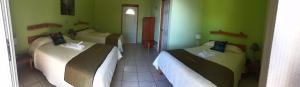 Postel nebo postele na pokoji v ubytování Hotel Bahia Taitza