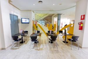 Telewizja i/lub zestaw kina domowego w obiekcie Hotel Traíña