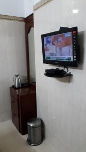 TV a/nebo společenská místnost v ubytování Grand View Residency Chennai