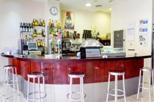 Hol lub bar w obiekcie Hotel Traíña