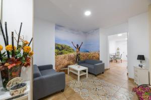 A television and/or entertainment centre at Pensión Luis