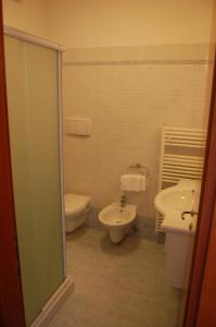 Koupelna v ubytování Hotel Belie + 13 fotografií
