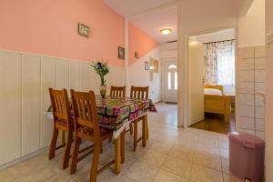 Fotografia z galérie ubytovania Two-Bedroom Apartment Crikvenica 25 v destinácii Crikvenica