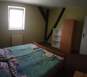Posteľ alebo postele v izbe v ubytovaní Lucky apartmán