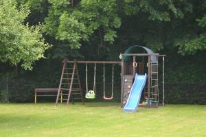 a playground with a slide and a swing at Radlerwohnung bei Familie Saupe in Schaprode