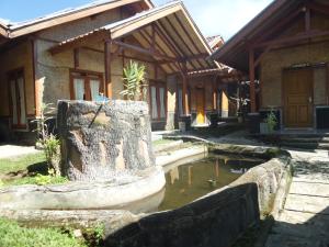 a pool of water in front of a building at Pondok Stevia Ciwidey in Ciwidey