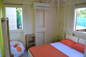 Postel nebo postele na pokoji v ubytování Mini-villa entre montagne et mer