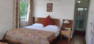 Postel nebo postele na pokoji v ubytování Vatsalyam Home Stay