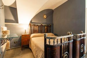 a bedroom with a bed with a wooden head board at Portineria 26 in Martina Franca