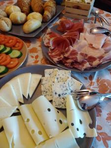 Jedlo v ubytovaní bed & breakfast alebo blízkom okolí