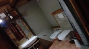 an overhead view of a bathroom with two toilets and a sink at La Barma in Pré-Saint-Didier