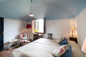 A bed or beds in a room at Locanda Casanuova