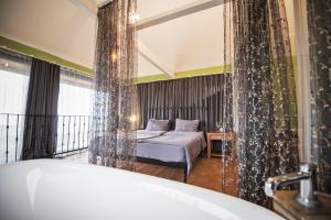Postel nebo postele na pokoji v ubytování Chateau Mere