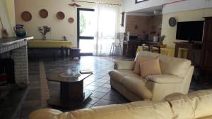 TV a/nebo společenská místnost v ubytování Casa vacanze nel verde del Sinis
