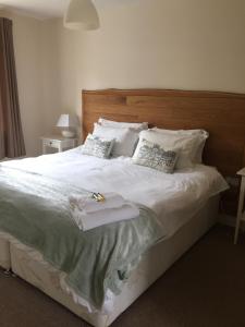 Llit o llits en una habitació de Upper Bray Cottage Badby, Daventry