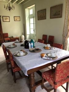 a dining room table with a blue table cloth on it at Château de Rys in Bossay-sur-Claise