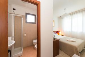 メストレにあるドージェ ヴェネツィアーノのバスルーム(ベッド1台、トイレ、シンク付)