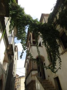 a building with a cross on the side of it at Magnifica Casa in Mendicino