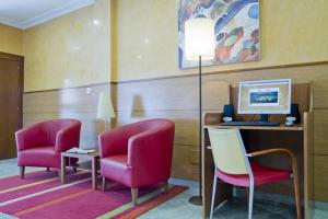 Posezení v ubytování Hotel La Noyesa *** Superior