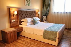 Кровать или кровати в номере Meryem's Hotel