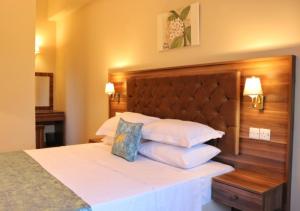 Кровать или кровати в номере Meryem's Hotel