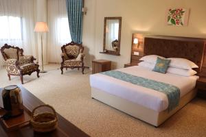 Кровать или кровати в номере Meryem's Hotel