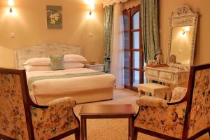 Кровать или кровати в номере Meryem's Hotel