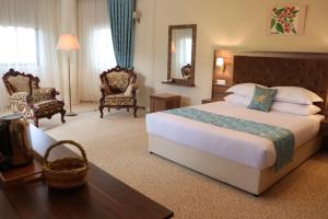 Кровать или кровати в номере Meryem's Hotel