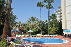 einen Pool im Resort in der Unterkunft eldorado blue in Playa de las Americas