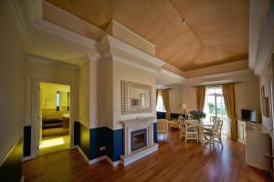 a living room with a fireplace and a dining room at Vila Alba Resort in Carvoeiro