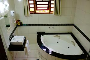 Bilik mandi di Pousada Villa Di Carpi