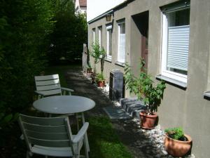 a patio with a table and chairs next to a building at Ferienwohnung Clauss in Zwiefalten