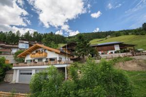 a white house with a balcony on a hill at Saxlhof in Stanghe