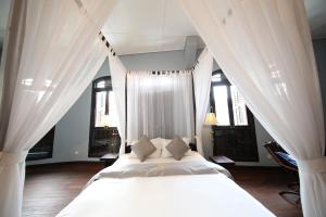 Кровать или кровати в номере Museum Hotel