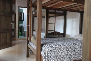 Postel nebo postele na pokoji v ubytování Sergeant Pepper's Hostel + 37 fotografií