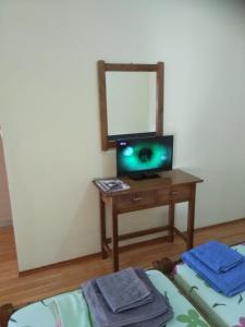 Mιχαλης Apartments的电视和/或娱乐中心