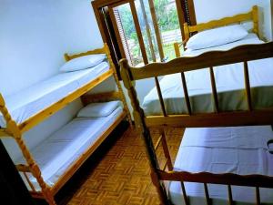 מיטה או מיטות קומותיים בחדר ב-Pousada Ananda
