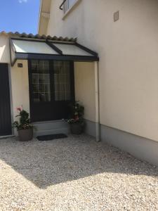 a building with a black window and potted plants at Instant d'Evasion in Bar-sur-Aube