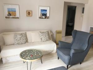 A seating area at Blue Elegance City Center Heraklion Apartment