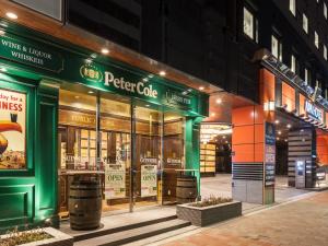 a store front of a retailer cafe on a city street at APA Hotel & Resort Nishishinjuku-Gochome-Eki Tower in Tokyo