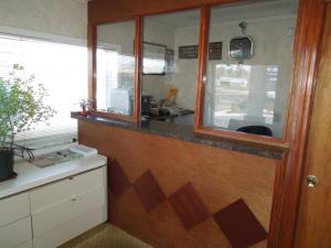 a kitchen with a counter and some windows and a counter top at Starlite Motor Inn in Absecon