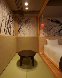 Postel nebo postele na pokoji v ubytování Sakura Sky Hotel