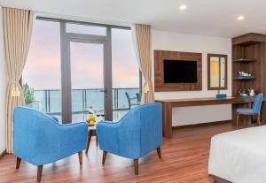 TV a/nebo společenská místnost v ubytování Grand Gold Beach Hotel & Spa