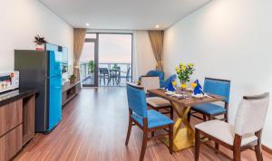Kuchyň nebo kuchyňský kout v ubytování Grand Gold Beach Hotel & Spa