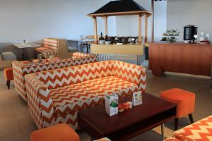 Χώρος καθιστικού στο HARRIS Hotel & Conventions Solo