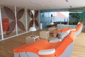 Χώρος καθιστικού στο HARRIS Hotel & Conventions Solo