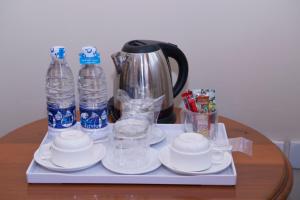 Kemudahan buat kopi dan teh di Panorama Hotel