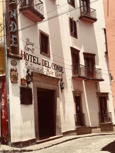a building with a sign for a hotel deluxe room at Hotel del Conde in Guanajuato