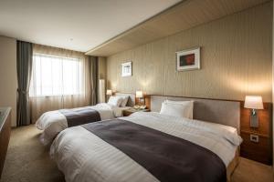 Un pat sau paturi într-o cameră la Shangria Beach Tourist Hotel