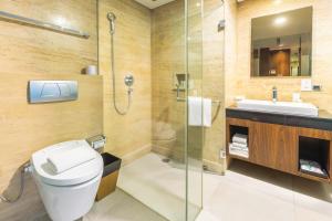 Koupelna v ubytování de Vins Sky Hotel Seminyak